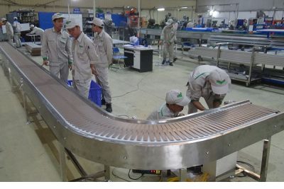 Cấu tạo và ứng dụng băng tải xích nhựa trong công nghiệp