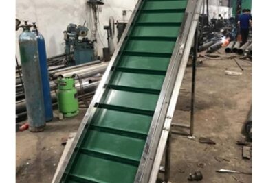 Băng tải nghiêng dán gân T